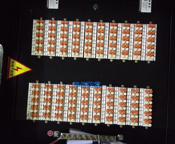 煤礦井口通信線路防雷箱內部圖片1