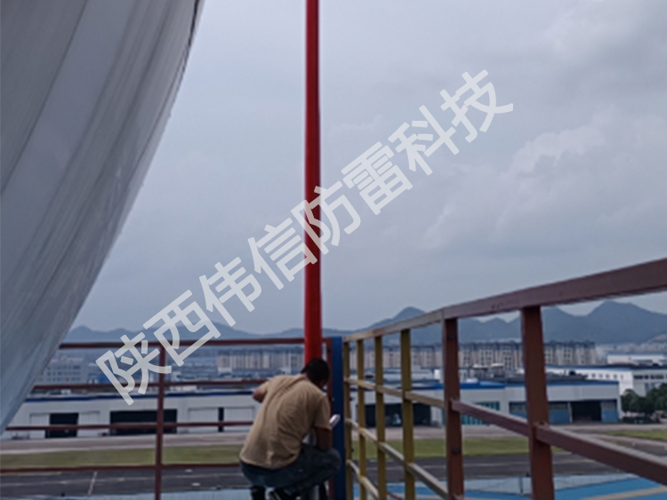12米玻璃鋼避雷針，衛(wèi)星通訊站避雷針產(chǎn)品展示一